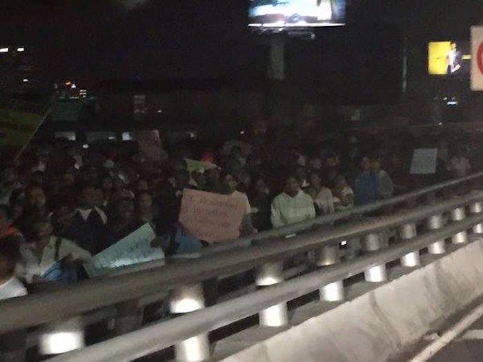 Manifestantes Bloquearon Esta Tarde El Segundo Piso Del Periférico Foto Twitter esnavarr