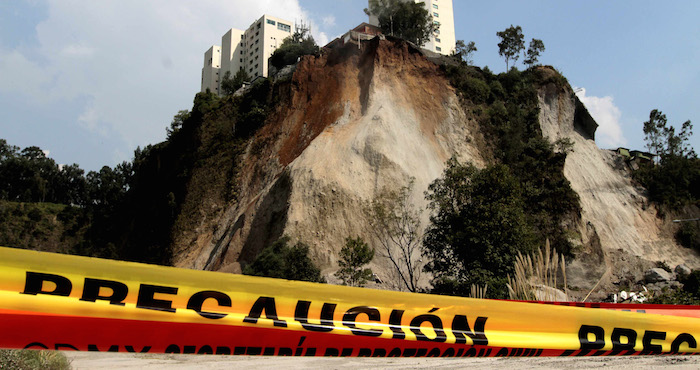 Hace Unos Días Fueron Desalojados Tres Edificios De La Zona Cercana a Los Deslaves Registrados En Santa Fe Como Precaución Y Para Elaborar Un Estudio Del Lugar Foto Notimex