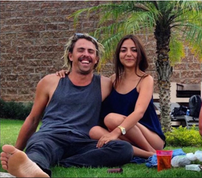 Foto Tomada Del Perfil De Facebook De Andrea Gomez Novia De Adam Coleman Surfista Desaparecido En México