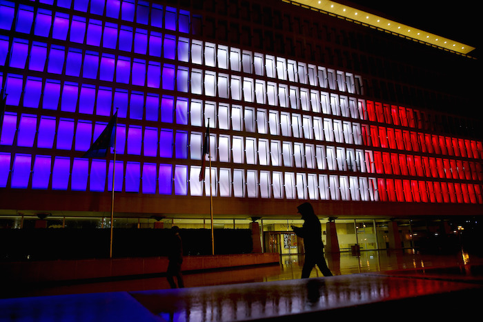 Un Edificio En Bruselas Bélgica Se Ilumina En Apoyo a Francia Foto Xinhua