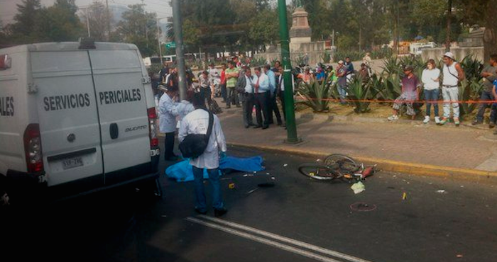 Una Unidad De Transporte Público Con Placas De La Ruta Da Muerte a Ciclista De La Tercera Edad En Insurgente Y Ticomán Foto vigimovicdmx