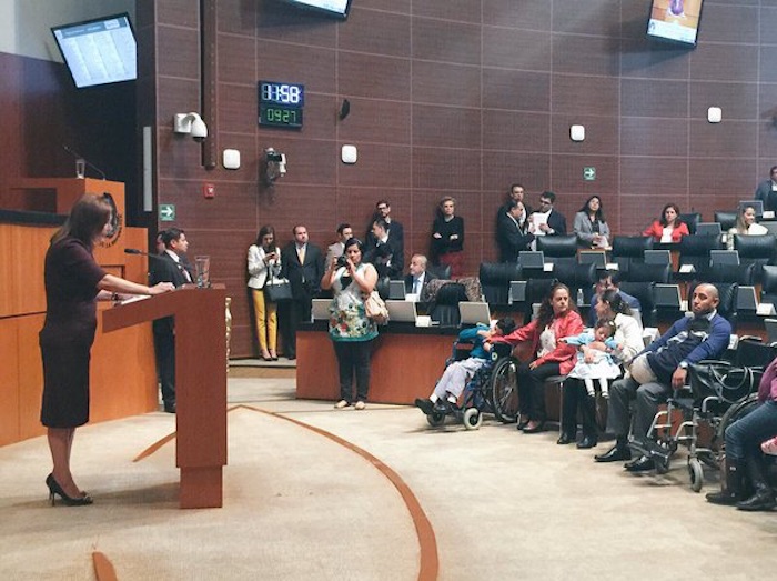 La Senadora Cristina Díaz Al Presentar Su Iniciativa Sobre El Uso Medicinal De La Mariguana Foto Twitter Vía Aram Barra