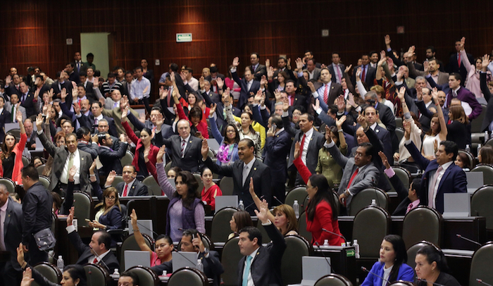 A las 21:34 horas del jueves pleno de la Cámara de Diputados reanudó la sesión ordinaria para comenzar la discusión del proyecto de decreto de Presupuesto de Egresos de la Federación 2016. Foto: Francisco Cañedo, SinEmbargo