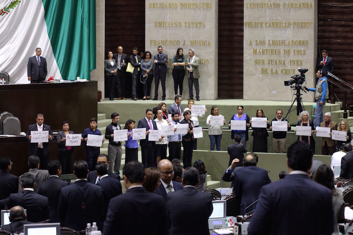 Los legisladores de Morena incluso se manfiestaron en contra del PEF 2016 durante la discusión de esta madrugada en la Cámara de Diputados. Foto: Francisco Cañedo, SinEmbargo