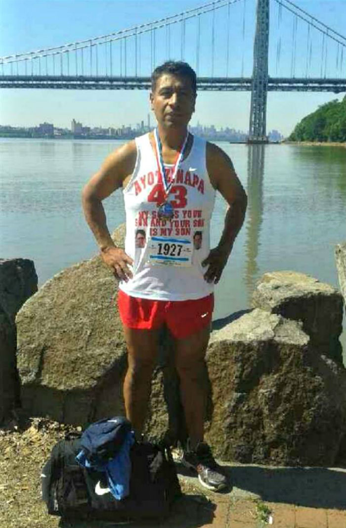 El padre de uno de los normalistas participó en el Maratón de Nueva York para apoyar la causa. Foto: José Antonio Tizapa