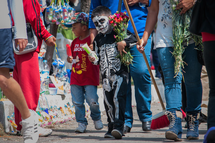 Los Niños Se Disfrazan Y Piden Calaverita Foto Cuartoscuro