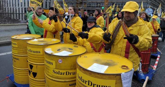 Activistas participan durante la Marcha Global del Clima, en la ciudad de BerlÌn, Alemania. Foto: Xinhua