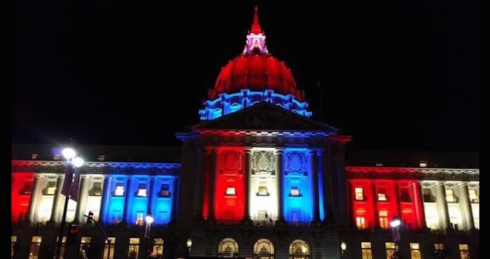 Monumentos Se Pintan Con La Bandera Francesa Foto Especial