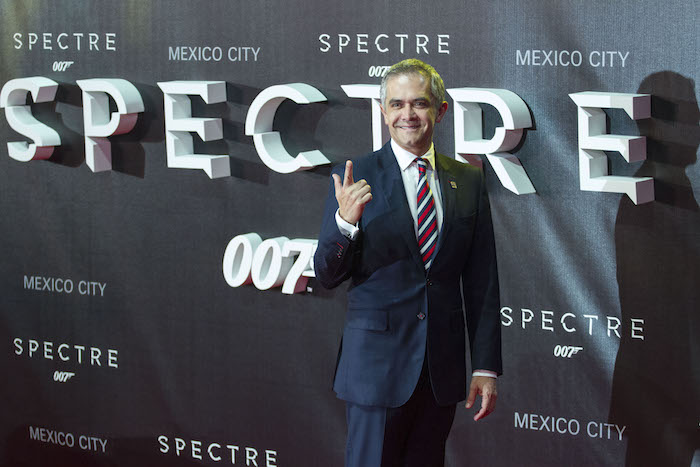 Miguel Ángel Mancera Jefe De Gobierno Capitalino Posa Durante La Alfombra Roja Foto Cuartoscuro