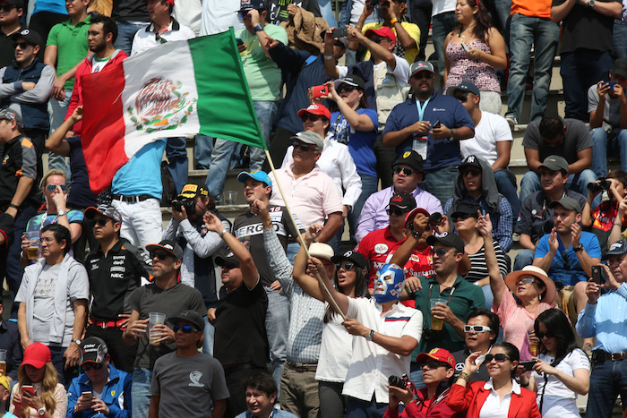 Aficionados Vistos Este Domingo En El Gran Premio De México Decimoséptima Cita Del Mundial De Fórmula Uno Foto Xinhua