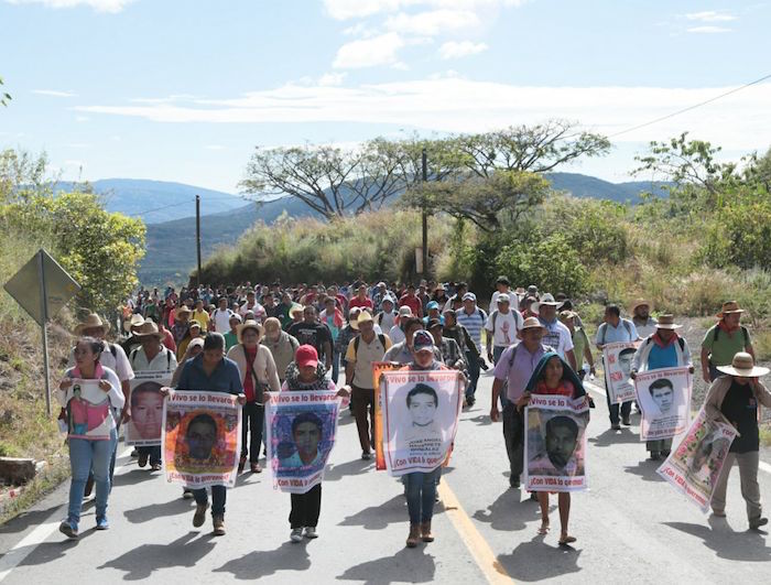 Padres De Los Encabezan La Marcha Foto Jessica Torres El Sur