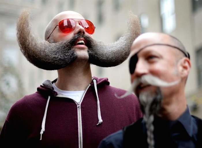 Algunos Participantes Pasan Largo Tiempo Dando Arreglando Sus Barbas Foto Efe