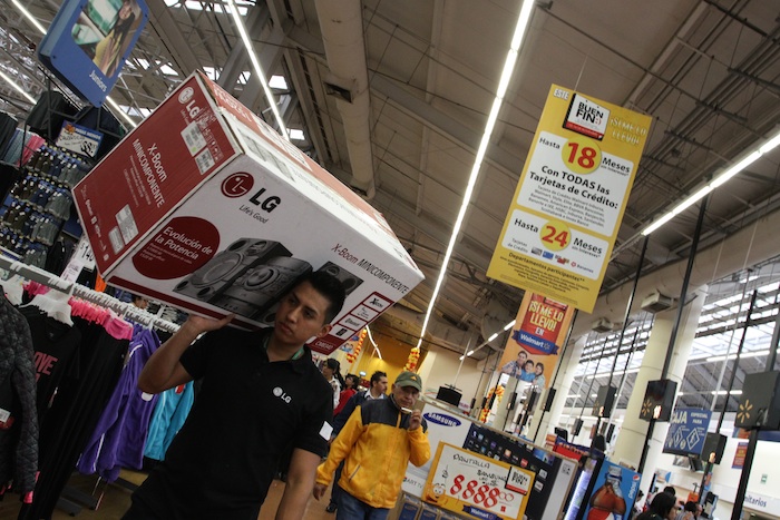 La profeco reportó un incremento de precios en tiendas como Famsa, Coppel, Elektra, Walmart y Soriana Foto: Cuartoscuro