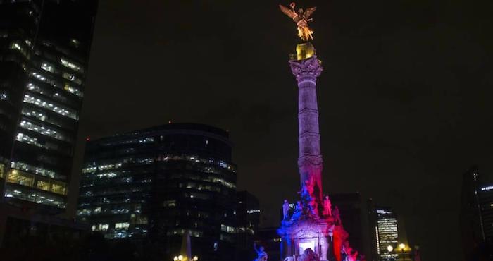 Monumentos Se Pintan Con La Bandera Francesa Foto Xinhua