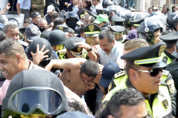 En Febrero De Pobladores De San Francisco Chimalpa Intentaron Linchar a Presuntos Delincuentes Por La Ola De Asaltos Que Se Da En El Lugar a Dos Presuntos Delincuentes Que La Gente Amarró En El Kiosko De Este Poblado Foto Cuartoscuro