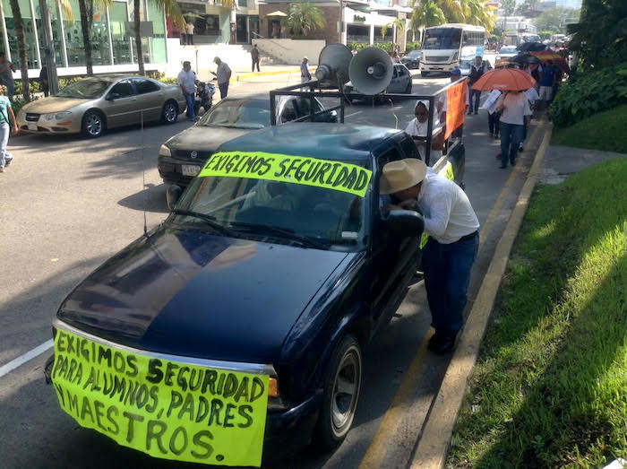 Marcha De Maestros Por Inseguridad En Las Escuelas De Acapulco Foto Jesús Trigo El Sur