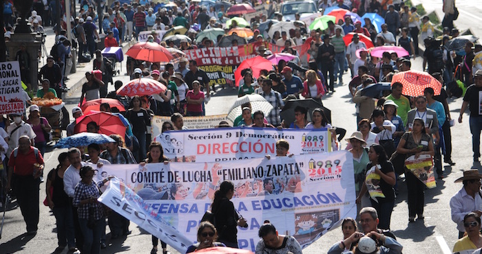 Cientos De Maestros De La Cnte Realizan Una Marcha Del Ángel De La Independencia Con Rumbo a Las Instalaciones De La Sep En Protesta Por Las Implementaciones Del Gobierno Federal Con Motivo De La Reforma Educativa Foto Cuartoscuro