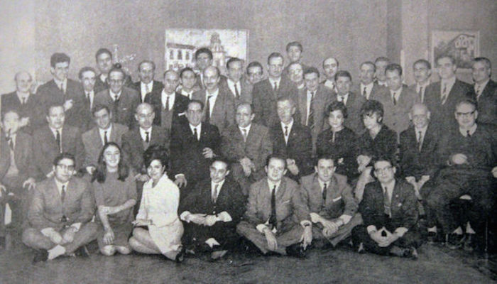 Miembros Del Instituto De Electricidad Y Automática De Antonio Vaquero El Tercero Por La Izquierda De La última Fila En El Centro De La Imagen José García Santesmases Foto El Diarioes