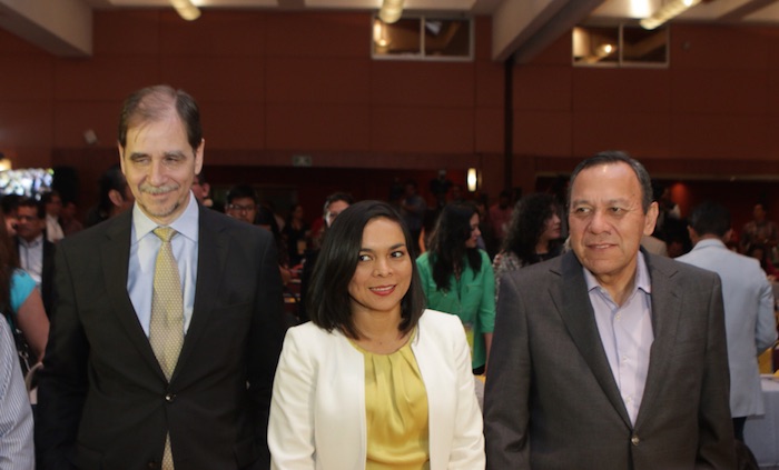 En Primera Fila Se Encuentra El Aspirante Y Recién Afiliado Al Prd Agustín Basave Benítez Y Beatriz Mojica Morga Quienes Se Perfila Como Los Favoritos De Las Corrientes Más Grandes Para Sustituir a Navarrete Y a Bautista Tras Sus Renuncias Foto Francisco Cañedo Sinembargo