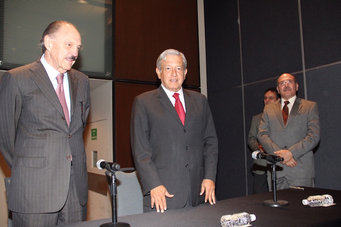 Andrés Manuel López Obrador Acompañado De Los Ingenieros Sergio Samaniego Y José María Riobo Foto Luis Barrón Sinembargo