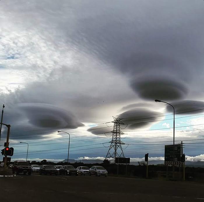 Los Usuario De Redes En Ciudad Del Cabo Compartieron Las Fotos Que Captaron En El Momento Del Fenómeno Foto rory ob