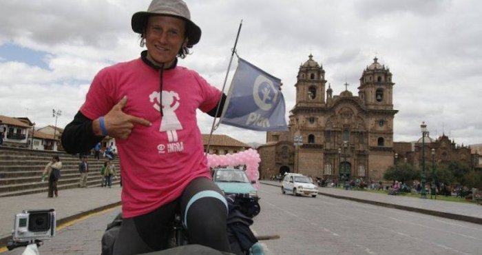 El Francés Que Va Recorriendo En Bicicleta América Latina Foto Facebbok