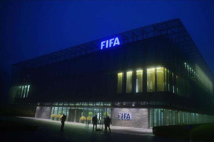 Son múltiples las acusaciones que han surgido desde mayo en el seno de la FIFA. Foto: EFE