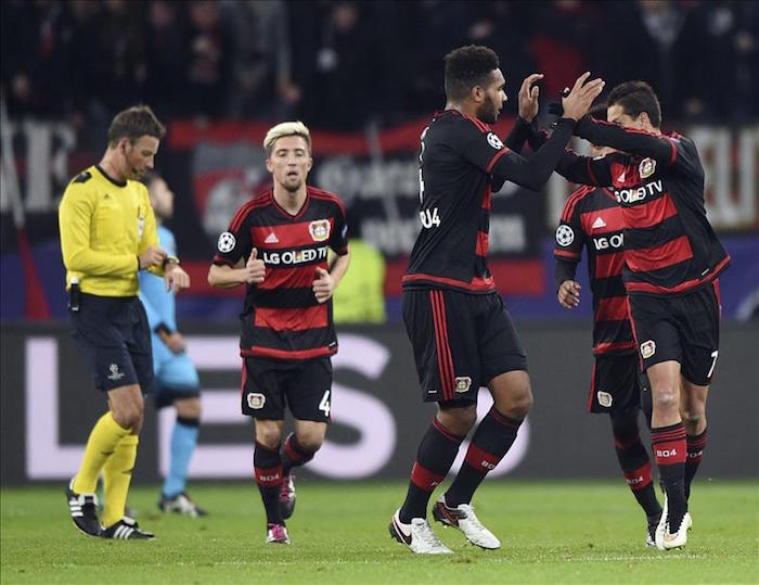 El gol del tapatío no fue suficiente para que el Leverkusen pasara a la siguiente ronda de la Champions. Foto: EFE