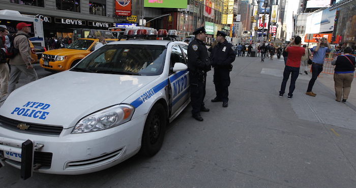 Policías Patrullan En Times Square Nueva York Eu Foto Efearchivo