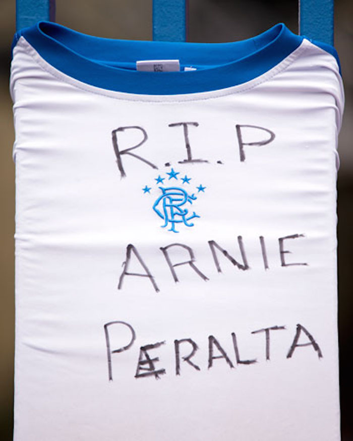 Los tributos a Peralta se extendieron en los equipos en donde militó. Foto: rangers.co.uk