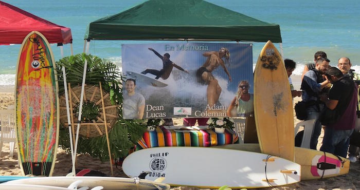 El memorial en conmemoración a los dos deportistas desaparecidos Foto: Facebook Asociación Mexicana de Surfistas