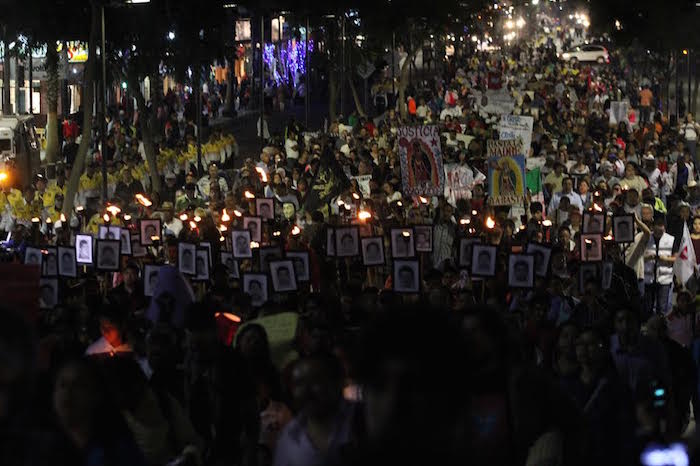 La manifestación arriba a la Basílica. Foto: Luis Barrón, SinEmbargo