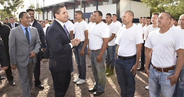 Aureoles En La Entrega De Indemnizaciones a Los Autodefensas Foto Especial