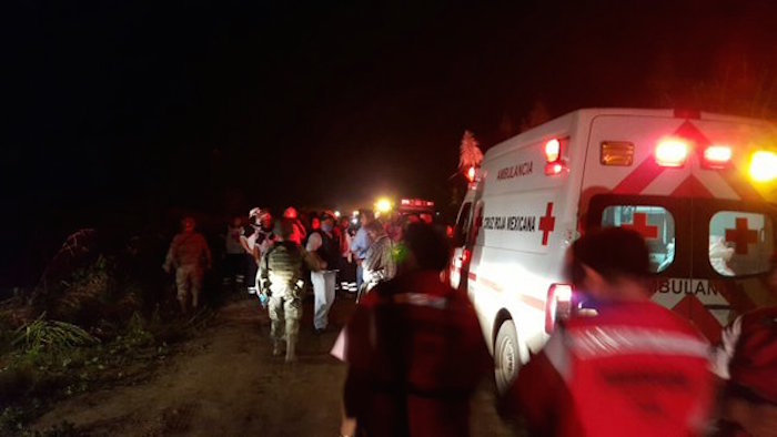 Bomberos del IPC, Cruz roja y personal de Pemex se encuentran en el lugar de la explosión. Foto: Twitter @ProcivilTabasco