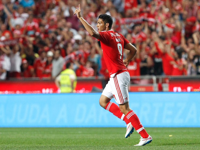 El delantero mexicano comienza a ganarse poco a poco la confianza para ser alineado. Foto: @SL_Benfica