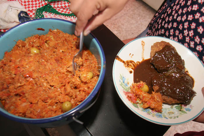 Romeritos, tortitas de camarón y bacalao. Foto: Cuartoscuro