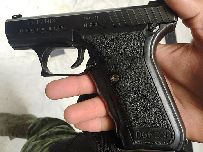 La pistola P7, de Heckler & Koch, es la automática de cargo de la tropa mexicana. Foto: SinEmbargo Humberto Padgett