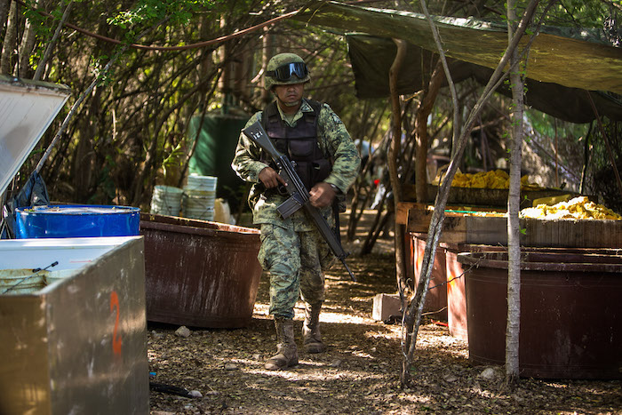 Laboratorio clandestino localizado el pasado 4 de noviembre en Culiacán por elementos del Ejército mexicano de la novena zona militar. Foto: Cuartoscuro.