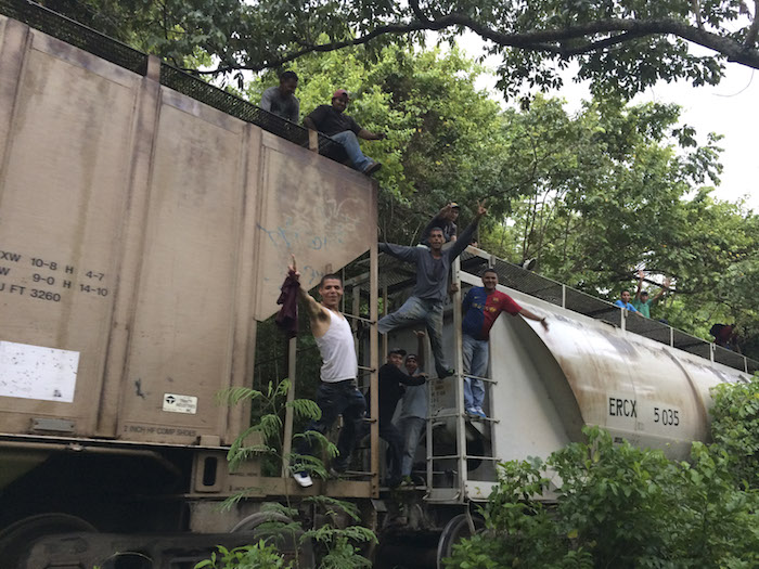 Migrantes centroamericanos en su camino hacía Estados Unidos. Foto: Cuartoscuro