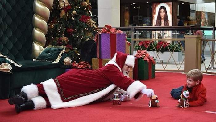 Un Papá Noel Juega Con Niño Autista Y Se Viraliza En Redes Sociales Foto autismspeaks