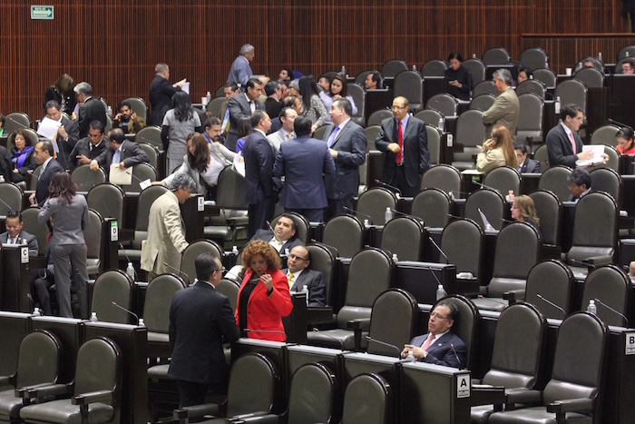 Legisladores durante la sesión que convirtió al Distrito Federal a la Ciudad de México. Foto: Cuartoscuro