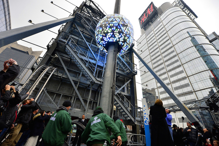 Personal Prueba La Bola De Año Nuevo De Times Square Previo a Las Celebraciones En La Ciudad De Nueva York Foto Xinhua