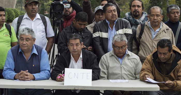 La Coordinadora Nacional De Trabajadores De La Educación cnte Tenía Programado Un Diálogo Abierto Con El Secretario De Educación Pública El Cual No Llegó Frente Al Auditorio Nacional Para Debatir Acerca De La Reforma Educativa Rubén Nuñes Acompañado Por Representantes De Diversas Secciones Del País Encabezaron La Mesa De La Cnte En Donde Exigieron La Renuncia Del Secretario Al Igual Que El Cese a La Represión Hacia Los Docentes Foto Cuartoscuro