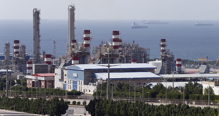 Vista General De La Refinería Petroquímica En Los Alrededores Del Yacimiento De Gas Natural South Pars Cerca De Assalouyeh Irán Foto Efe