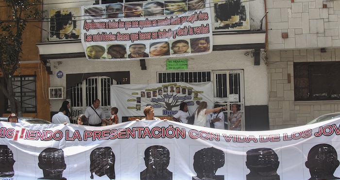 Familiares Del Antro Affter Heaven Se Manifestaron Frente Al Bar Ubicado En La Calle De Lancaster En La Zona Rosa Y Presentaron Pruebas Que No Concuerdan Con Las Investigaciones Del La Procuraduria De Justicia Del Distrito Federal Foto Cuartoscuro