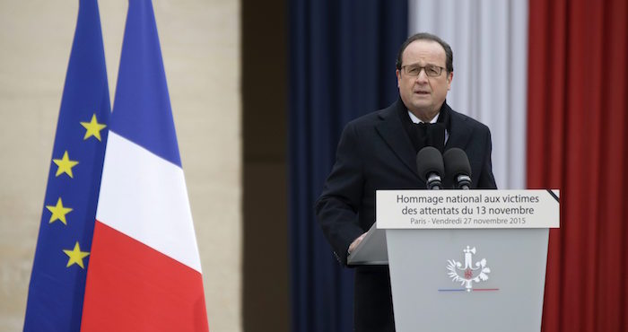 Hollande promete a familias de víctimas de los atentados del 13-N destruir al Estado Islámico. Foto: EFE/Archivo