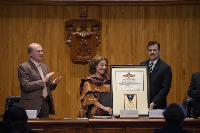 La Universidad de Guadalajara entregó el reconocimiento "Honoris Causa" post mortem al escrito Eduardo Galeano. Foto: Cuartoscuro