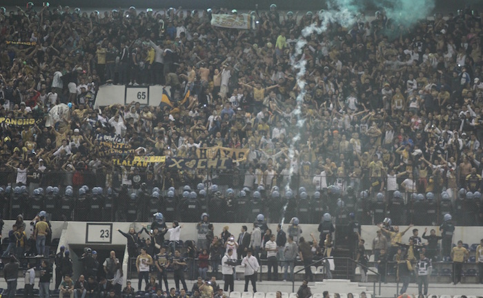 La afición universitaria se retiró triunfante del Azteca. Foto.: Cuartoscuro