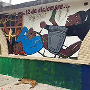 Mural en la Normal isidro Burgos alusivo al choque de estudiantes de Ayotzinapa con policías el 12 de diciembre de 2011. Murieron dos jóvenes y se acreditó la utilización de fusiles G-36 de H&K