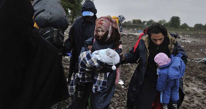 Inicialmente Los Refugiados Fueron Escépticos Porque Los Chalecos Salvavidas Son Un Vívido Recordatorio De Su Tortuoso Viaje a Través Del Mar En El Cual Un Promedio De Diez Personas Perecieron Cada Día Durante El Año Foto Acnur